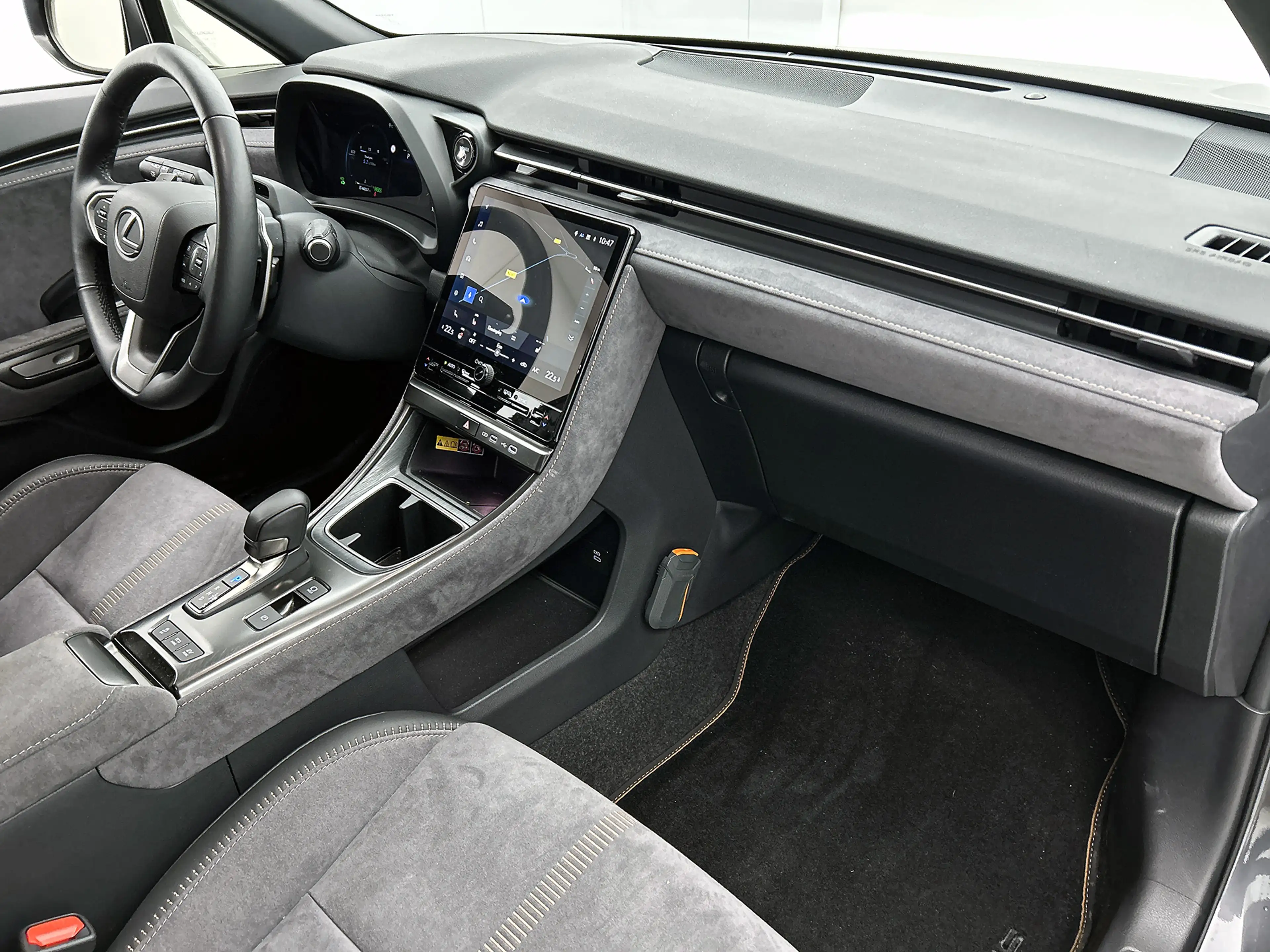 Lexus LBX Cool 2WD | Bi-Tone Metallic | Tech Pack  | Stoelge — photo 6