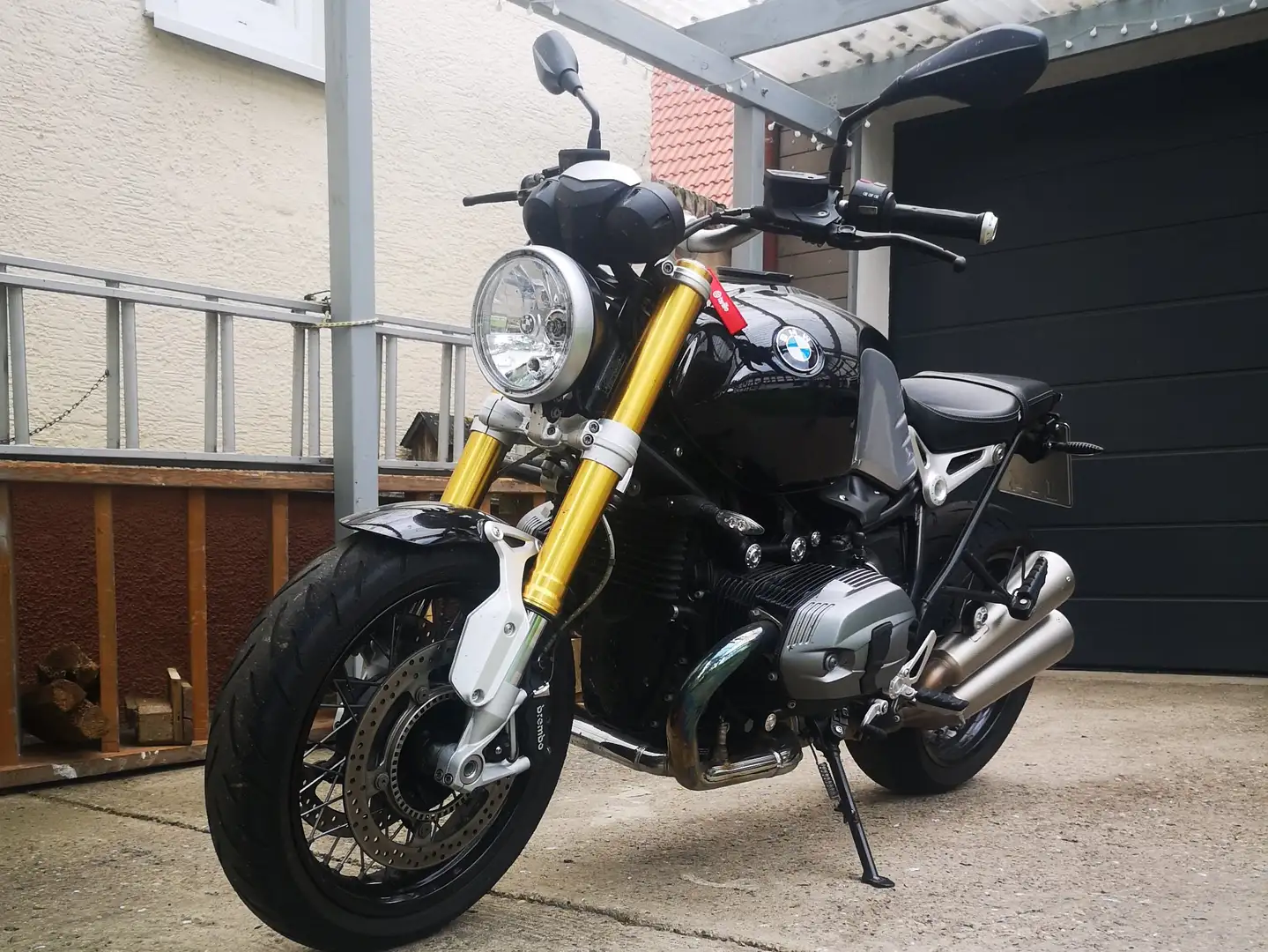 BMW R nineT crna - 2