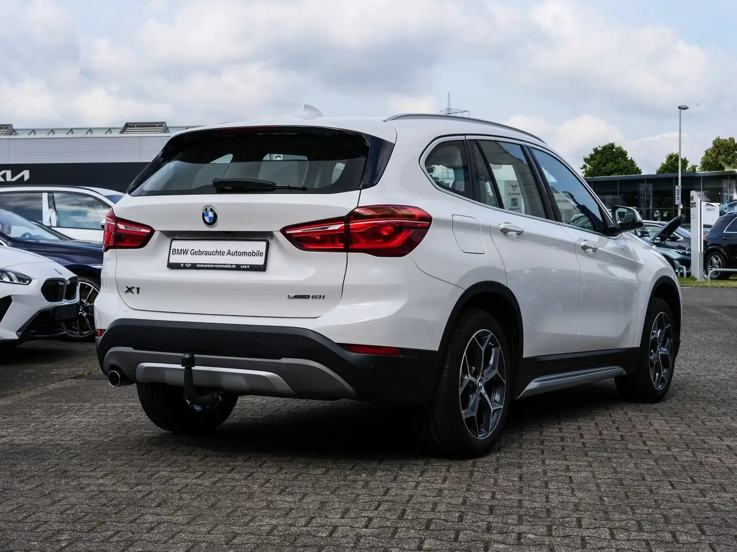 BMW X1 sDrive18i x Line 18" RFK AHK LED DA PA Weiß - 2