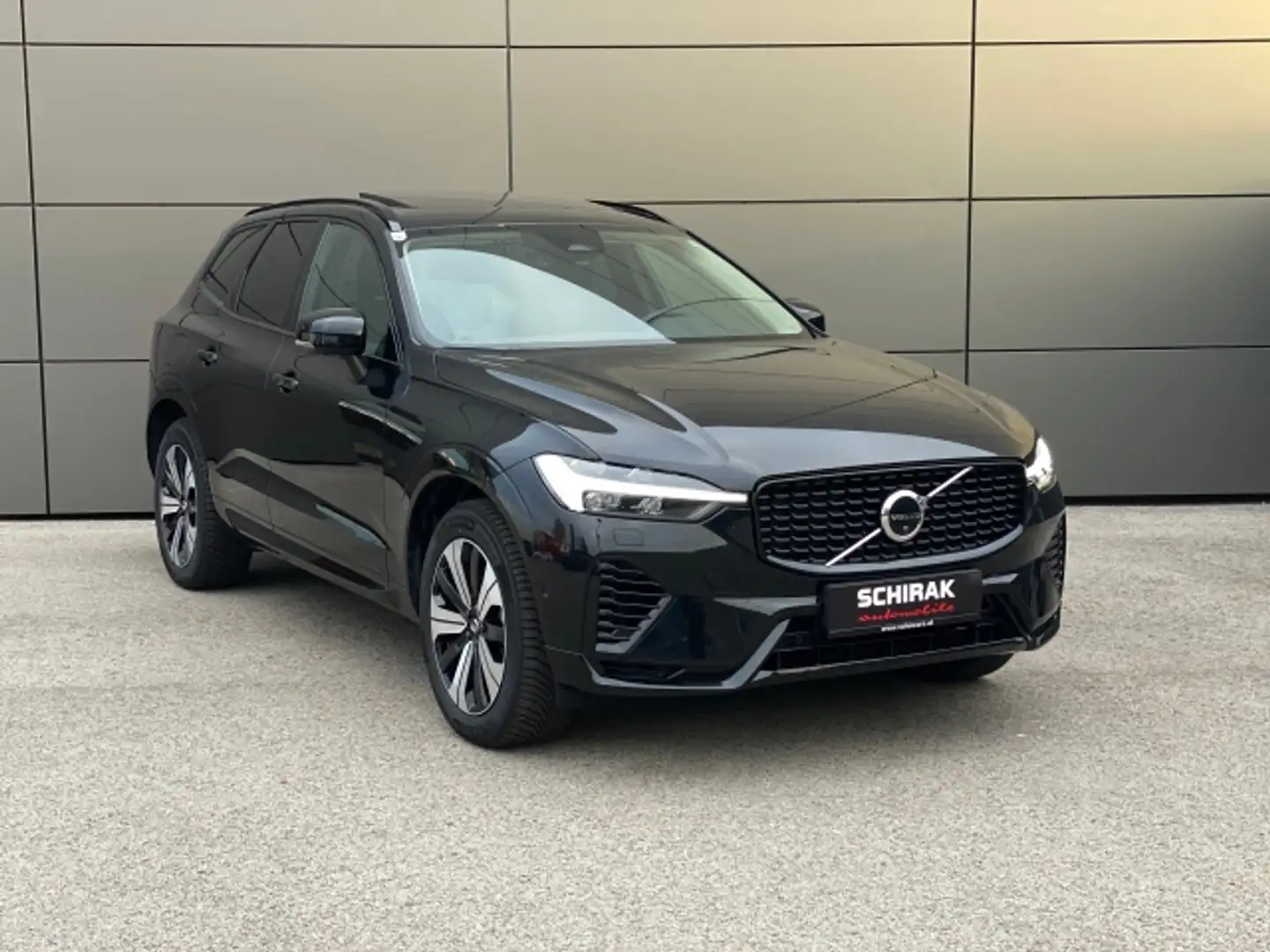 Volvo XC60 T6 AWD PHEV Plus Dark Aut. Schwarz - 1