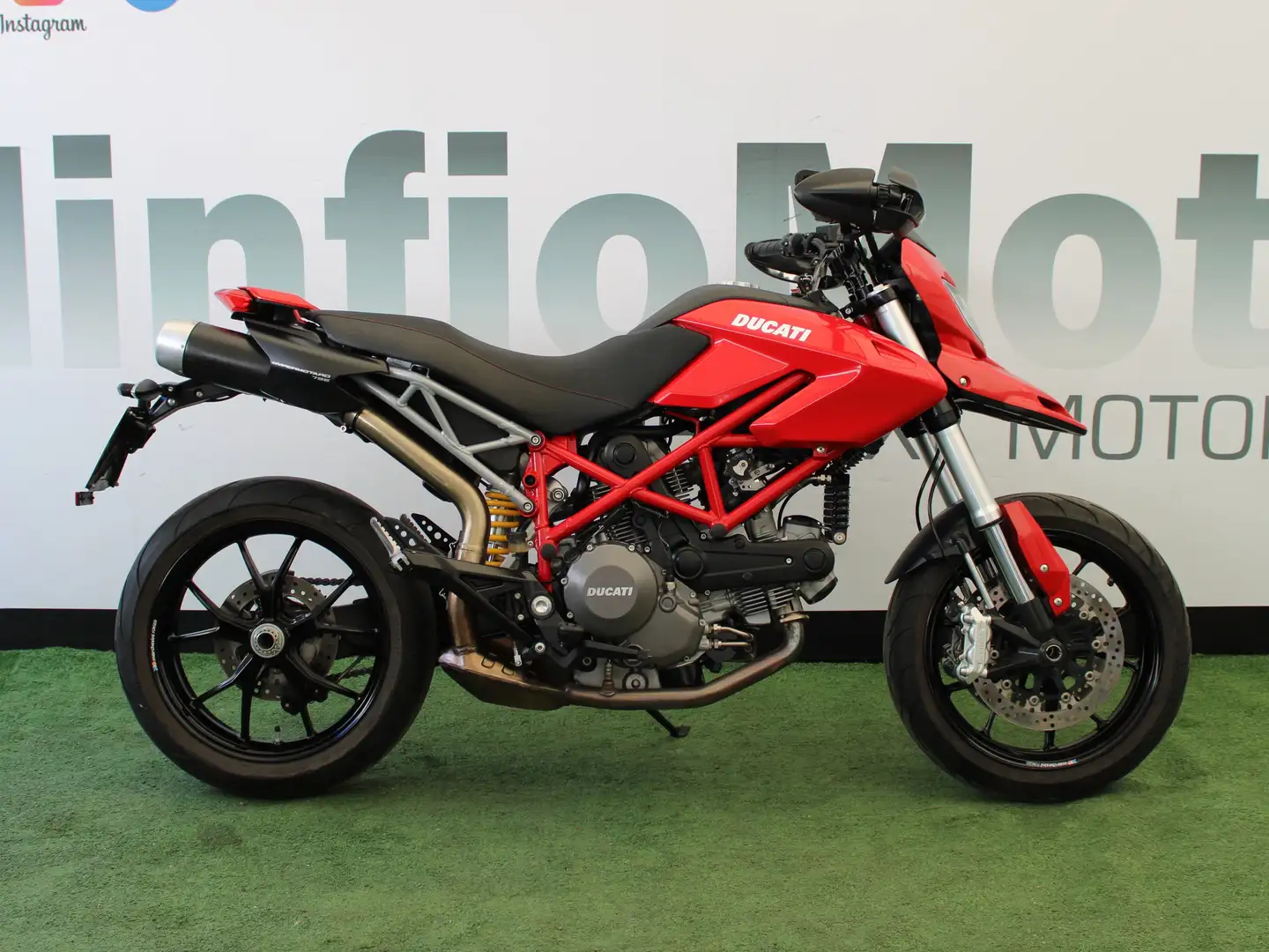 Ducati Monster 796 - 1