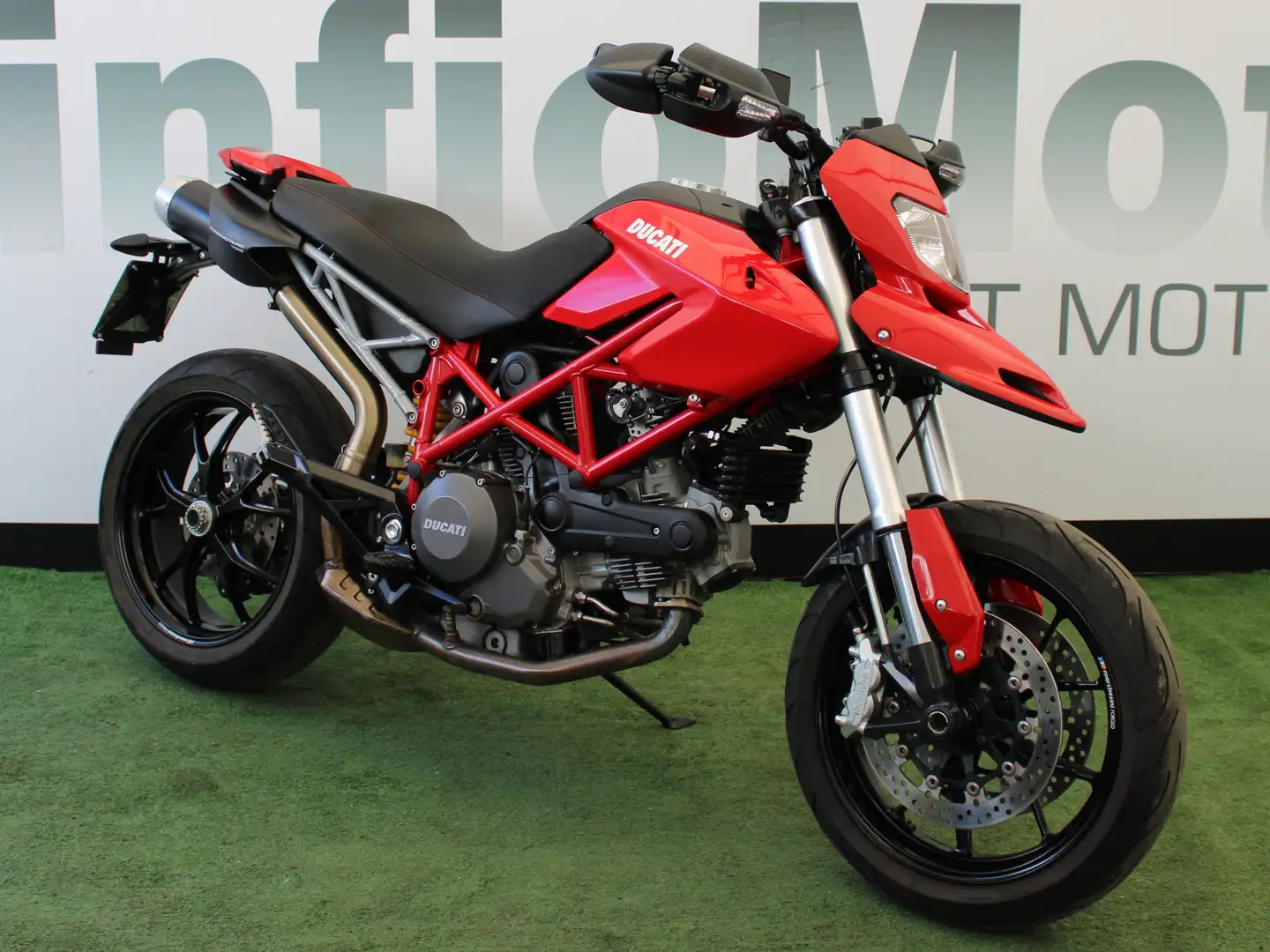 Ducati Monster 796 - 2