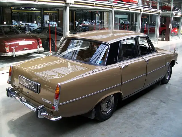 Rover P6 2000 view 2