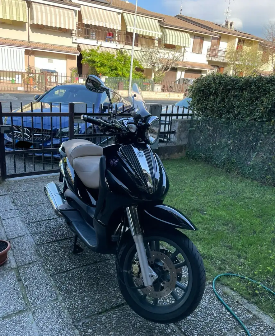 Piaggio Beverly 500 CRUISER Czarny - 1
