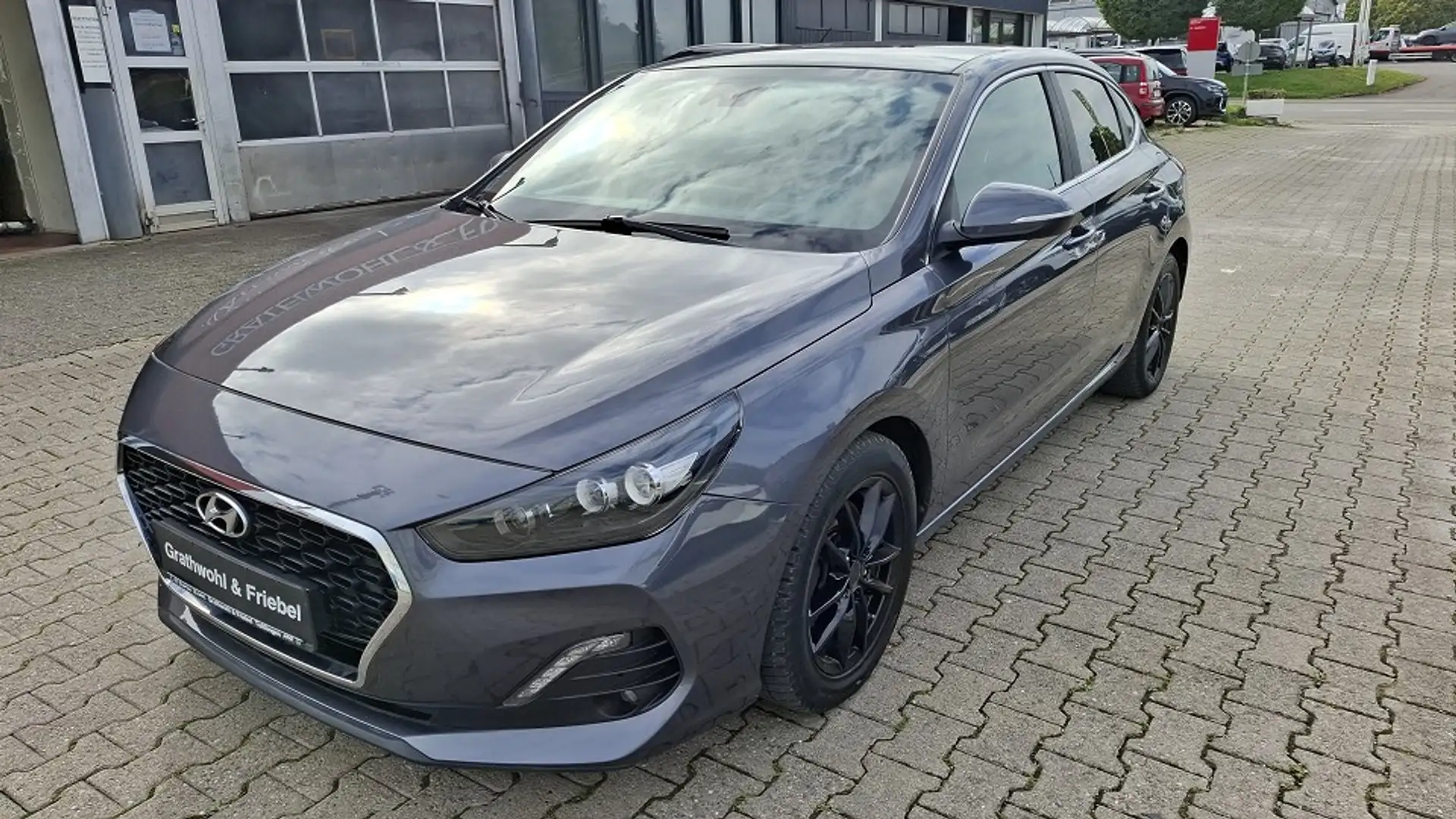 Hyundai i30 Fastback 1.4 Turbo Style, LED+NAVI-Paket Grau - 1