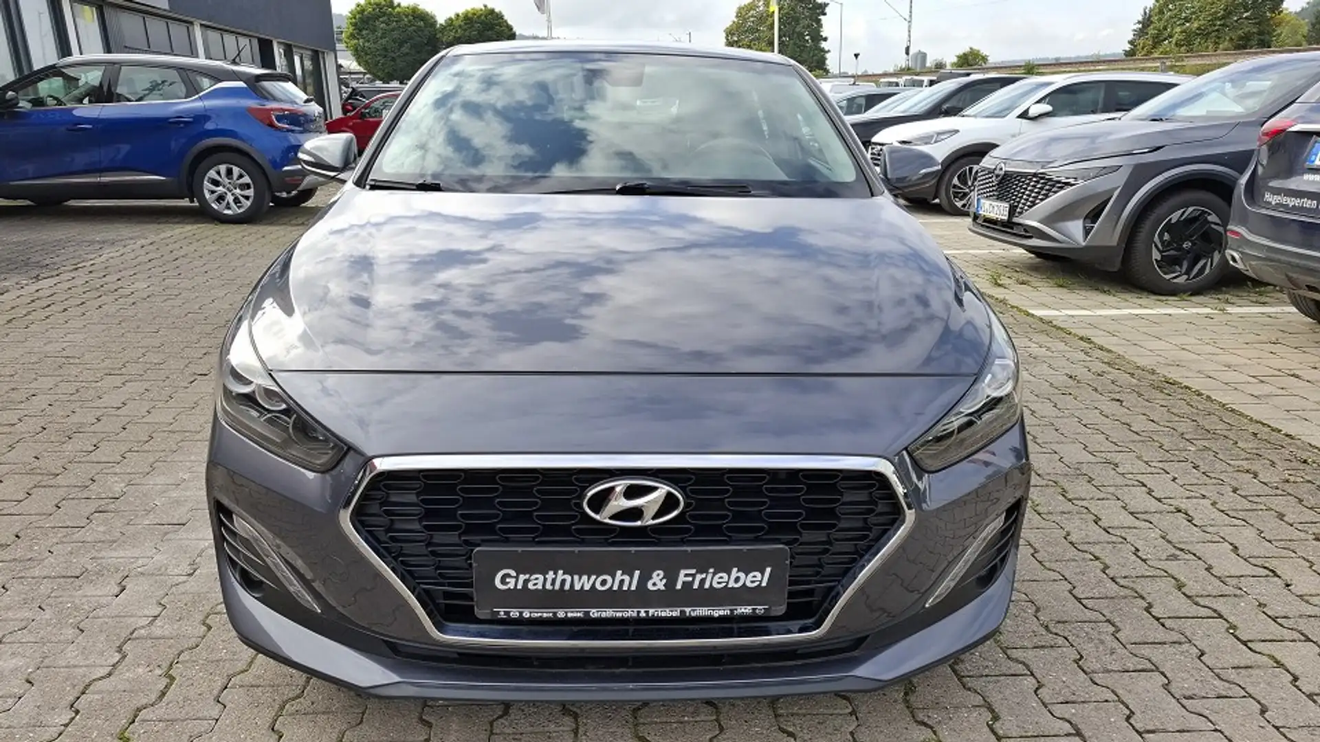 Hyundai i30 Fastback 1.4 Turbo Style, LED+NAVI-Paket Grau - 2
