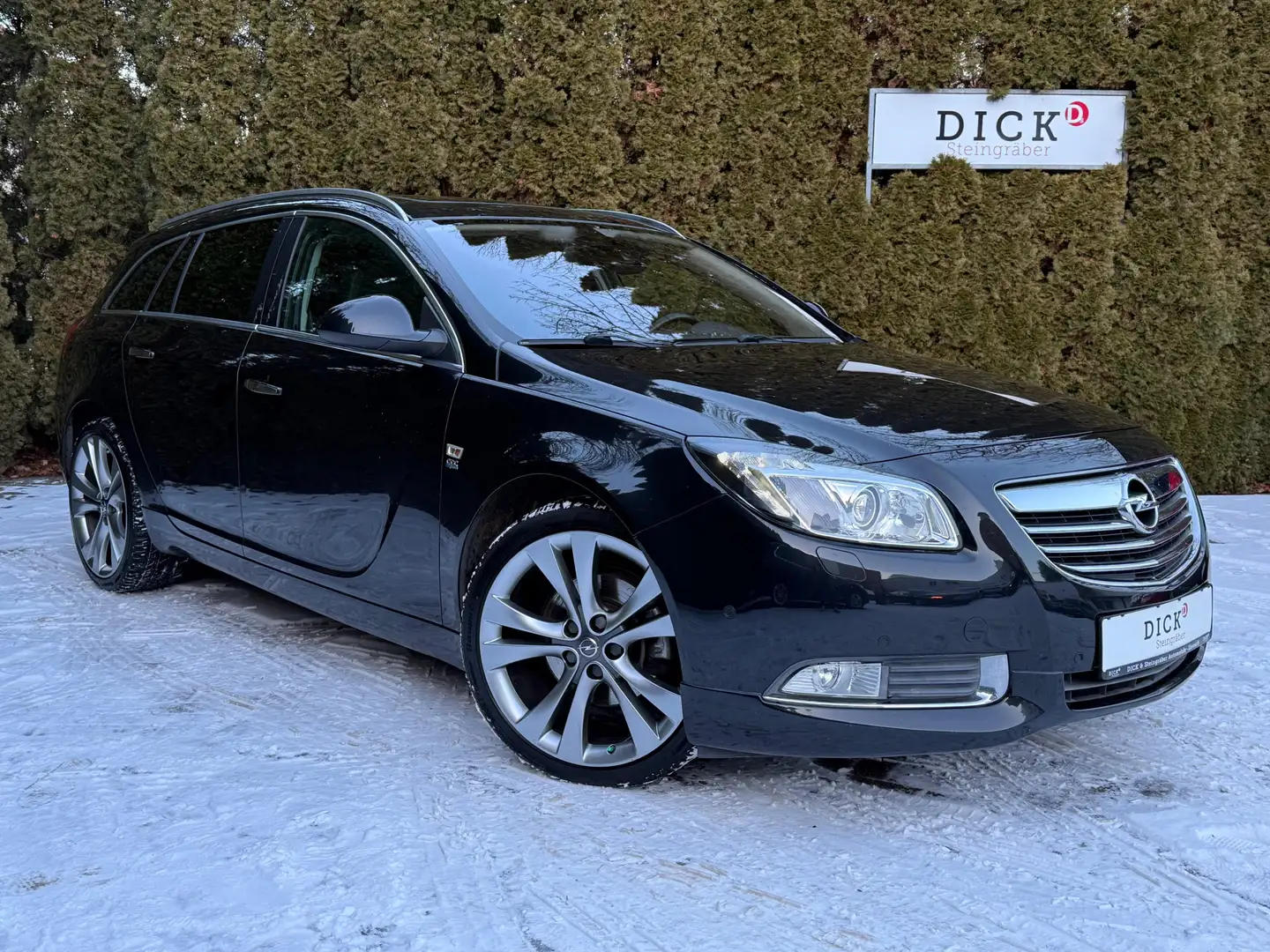 Opel Insignia 2.0 Turbo Aut OPC-Line XEN+NAV+PANO+AHK Schwarz - 1