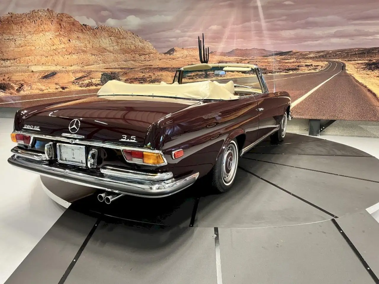 Mercedes-Benz 280 W111 280SE 3.5 Cabriolet, foto 12