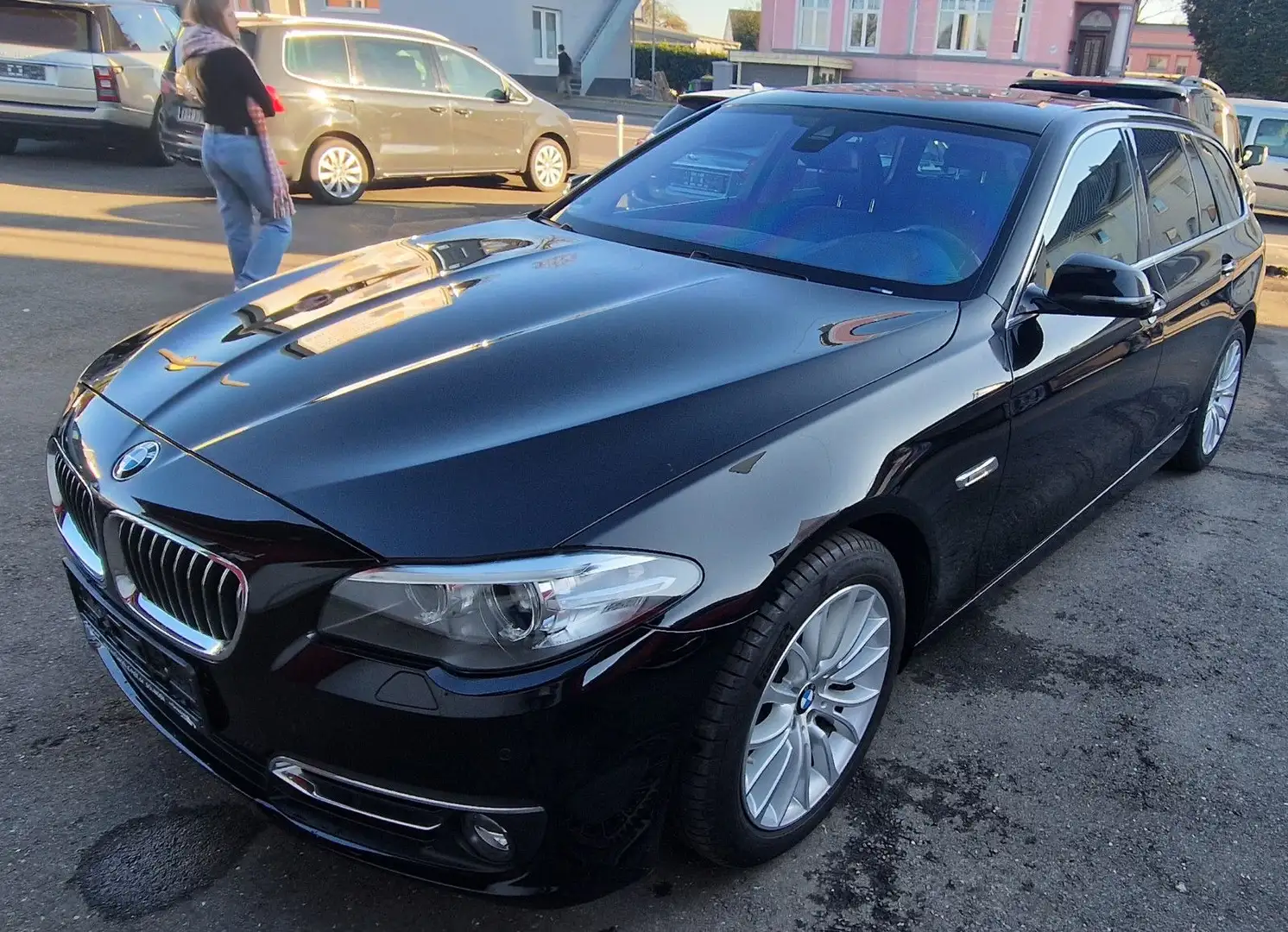 BMW 520 Touring 520 d Luxury  NAVI+LEDER+PDC Schwarz - 1