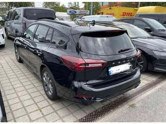 Ford Focus view 2