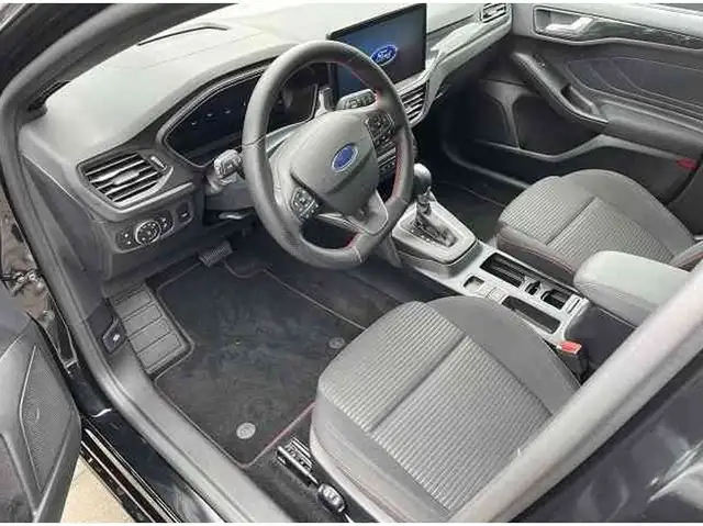 Ford Focus view 3
