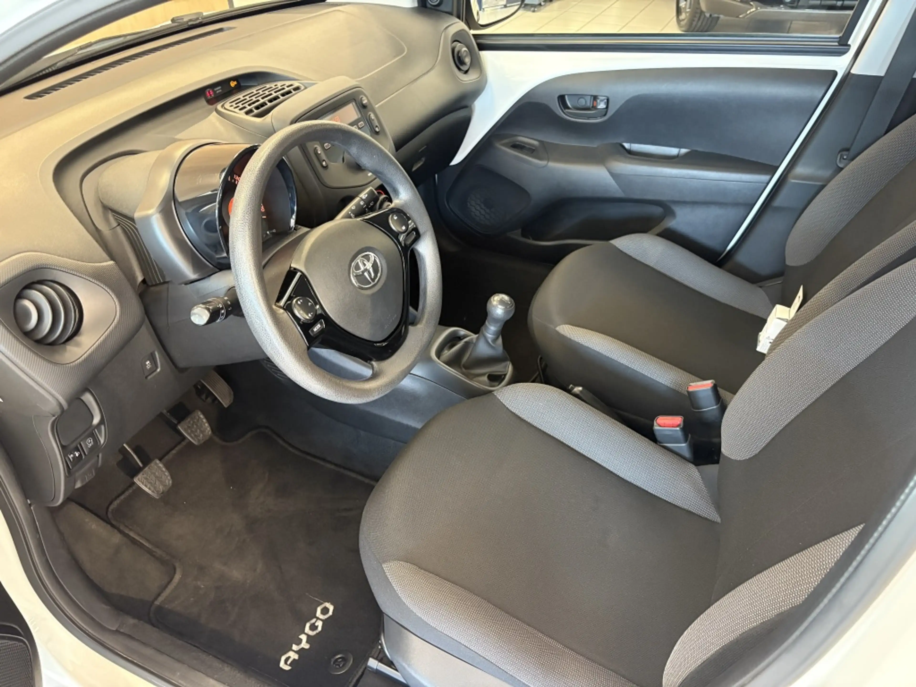 Toyota Aygo 1.0 VVT-i x-fun — photo 13