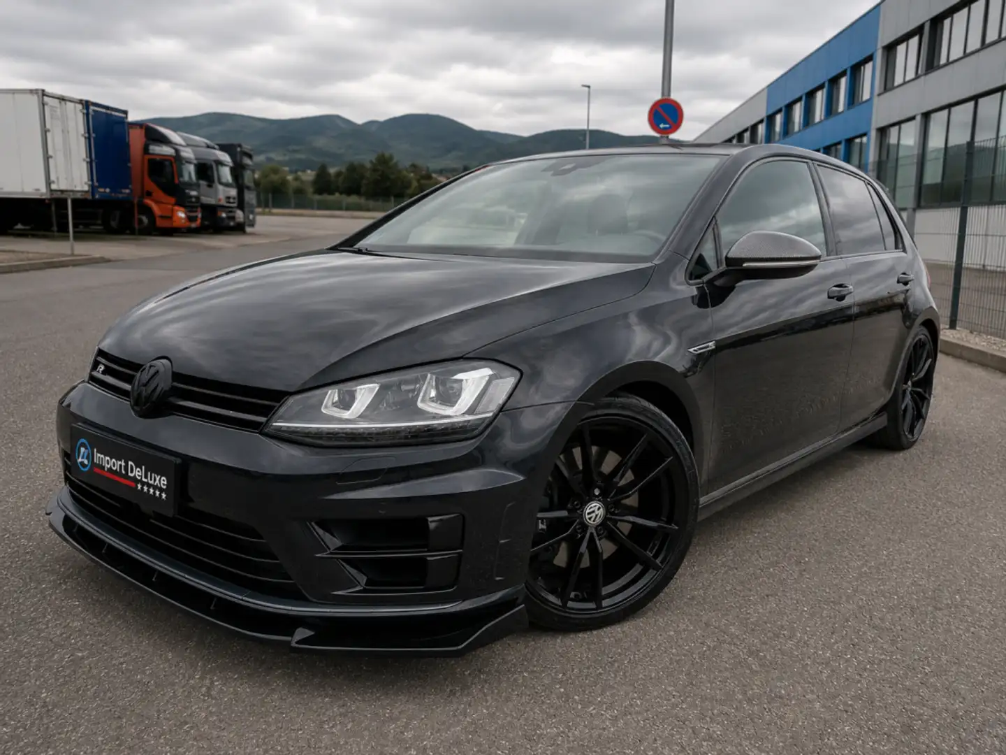 Volkswagen Golf 2.0 TSI R 300 - 1