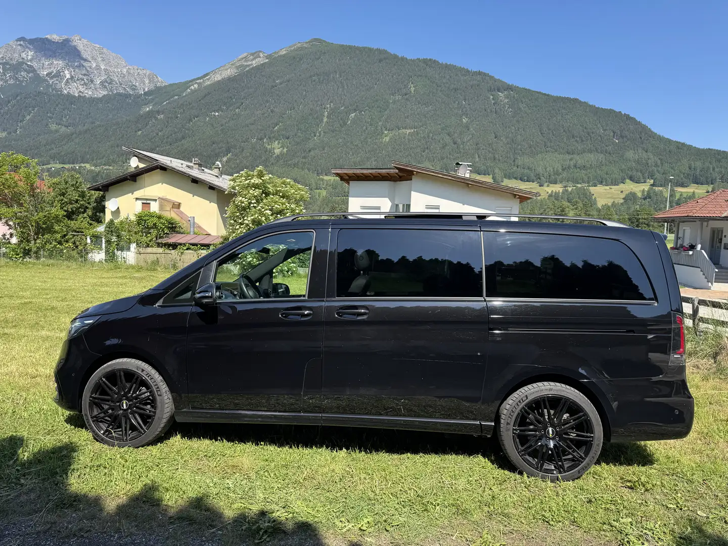Mercedes-Benz V 300 V 300 d 4MATIC AVANTGARDE lang (447.813) Schwarz - 1