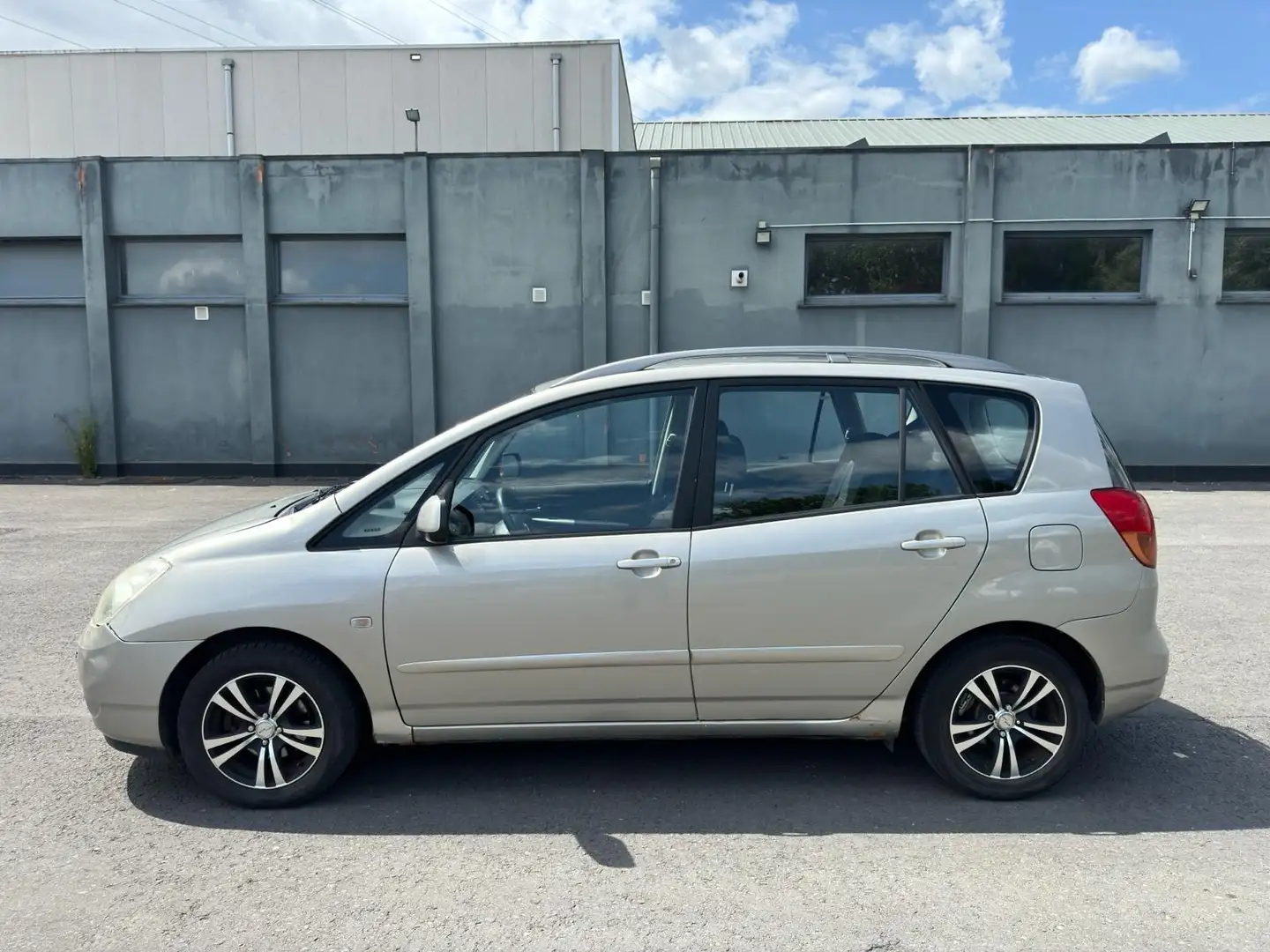 Toyota Corolla Verso 1.8i VVT-i AIRCO DIGITAL JANTE ALUMINIUM Beige - 2