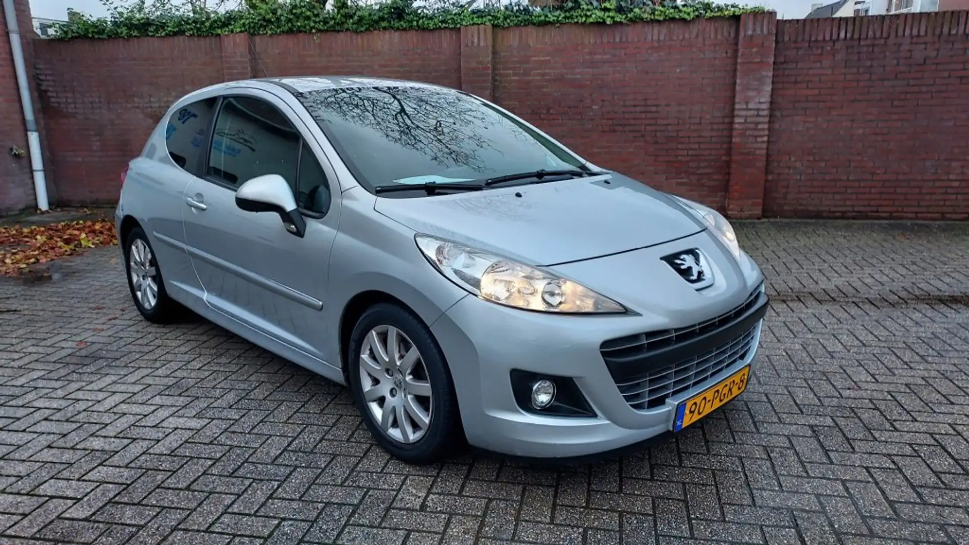 Peugeot 207 1.6 16V VTI / Airco / Cruise Control / nieuwe APK Grijs - 2