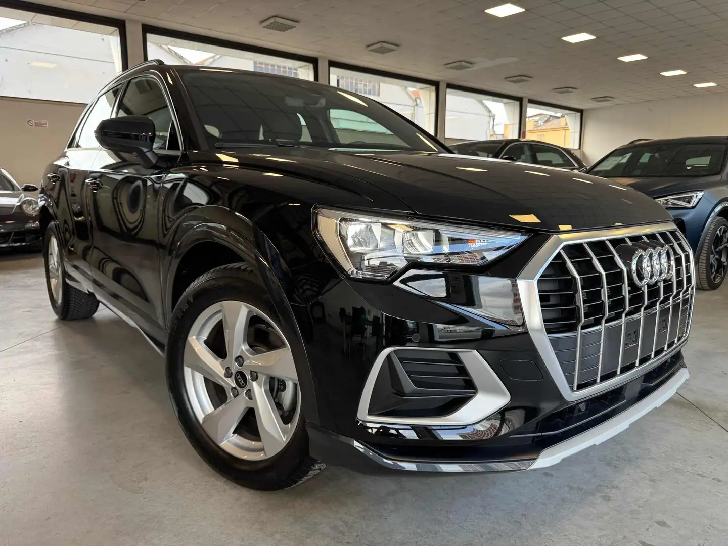 Audi Q3 35 TDI S tronic Business Advanced Noir - 2