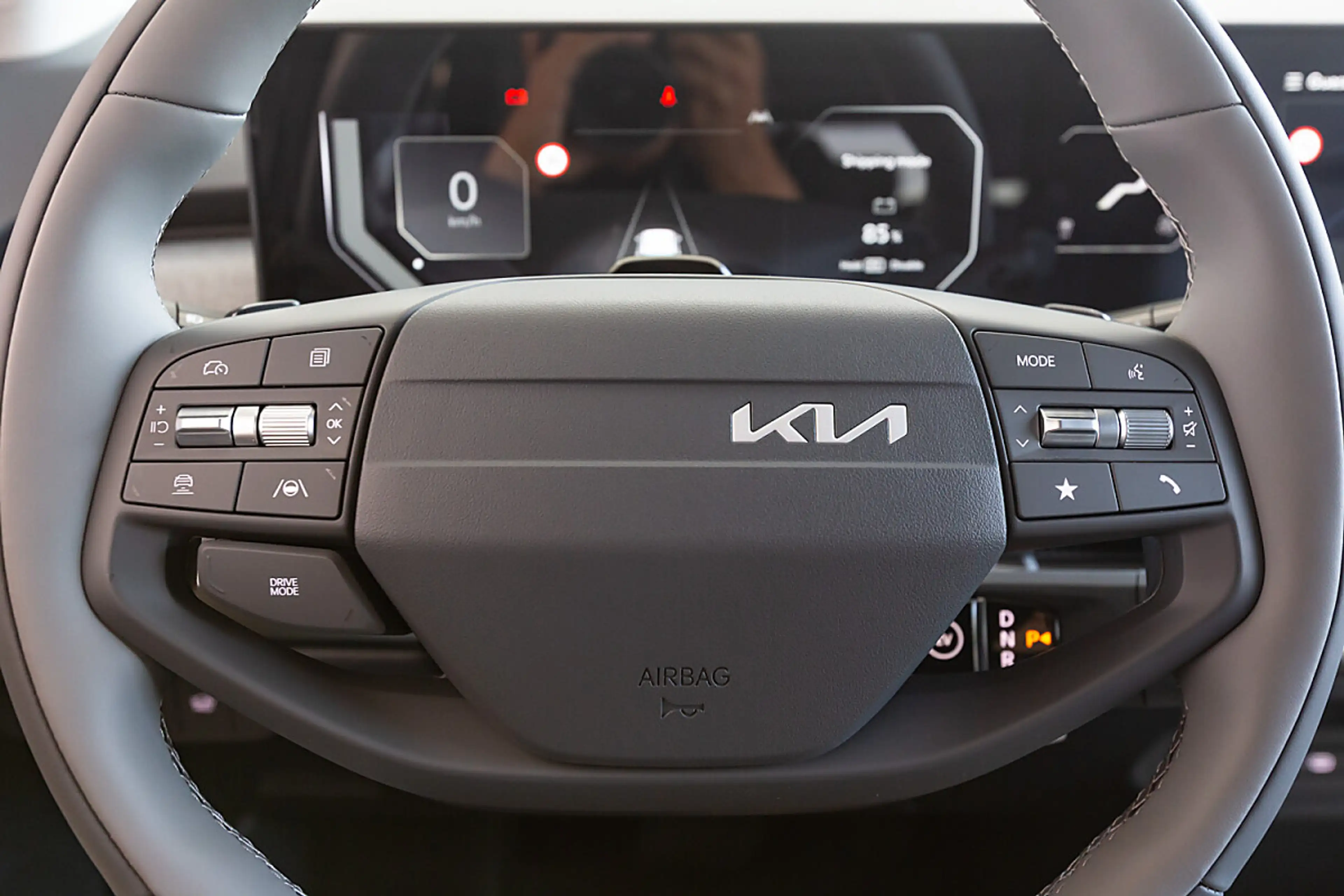 Kia EV3 AWD 81,4kWh Earth Plus — photo 6