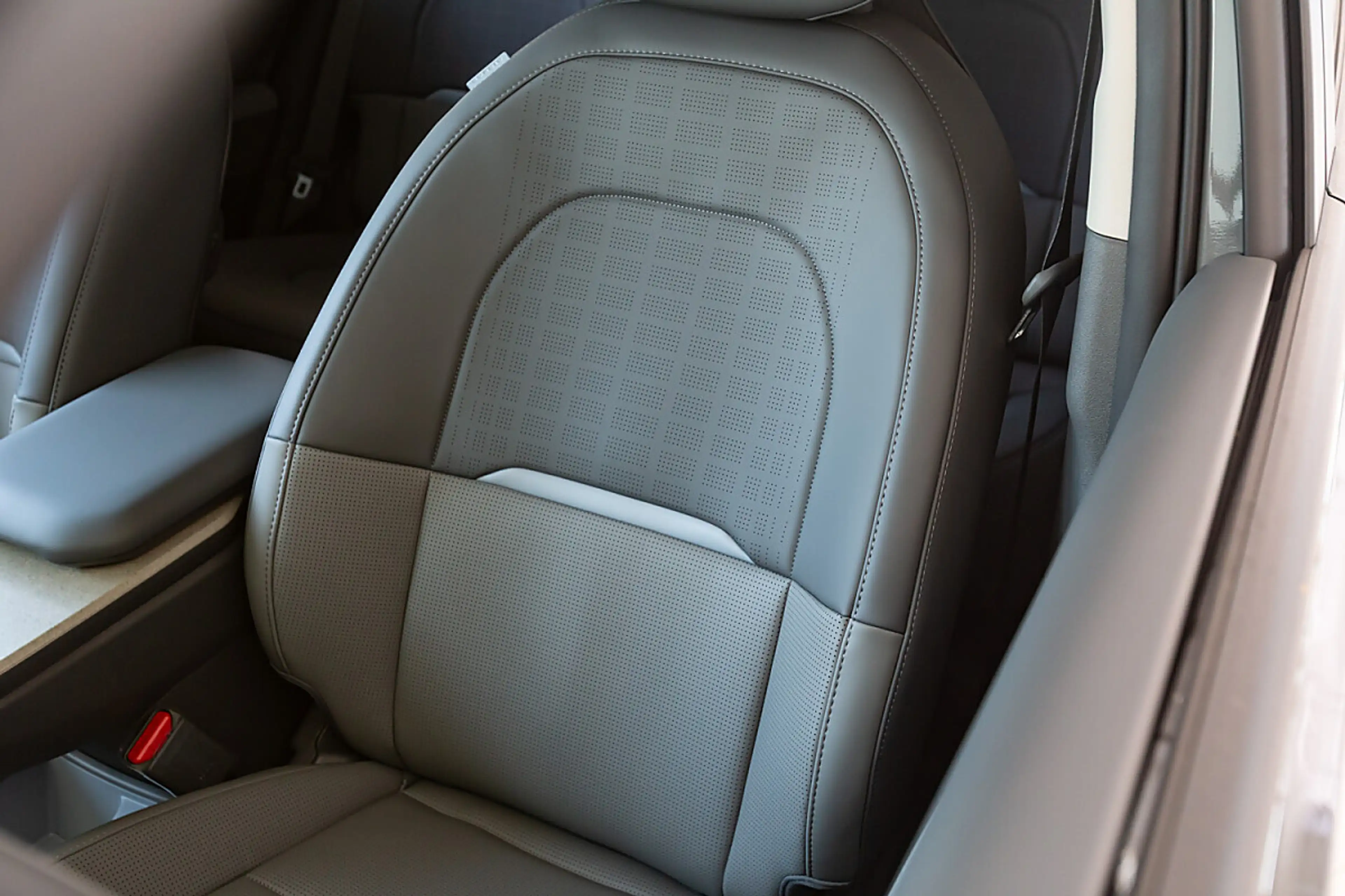 Kia EV3 AWD 81,4kWh Earth Plus — photo 14