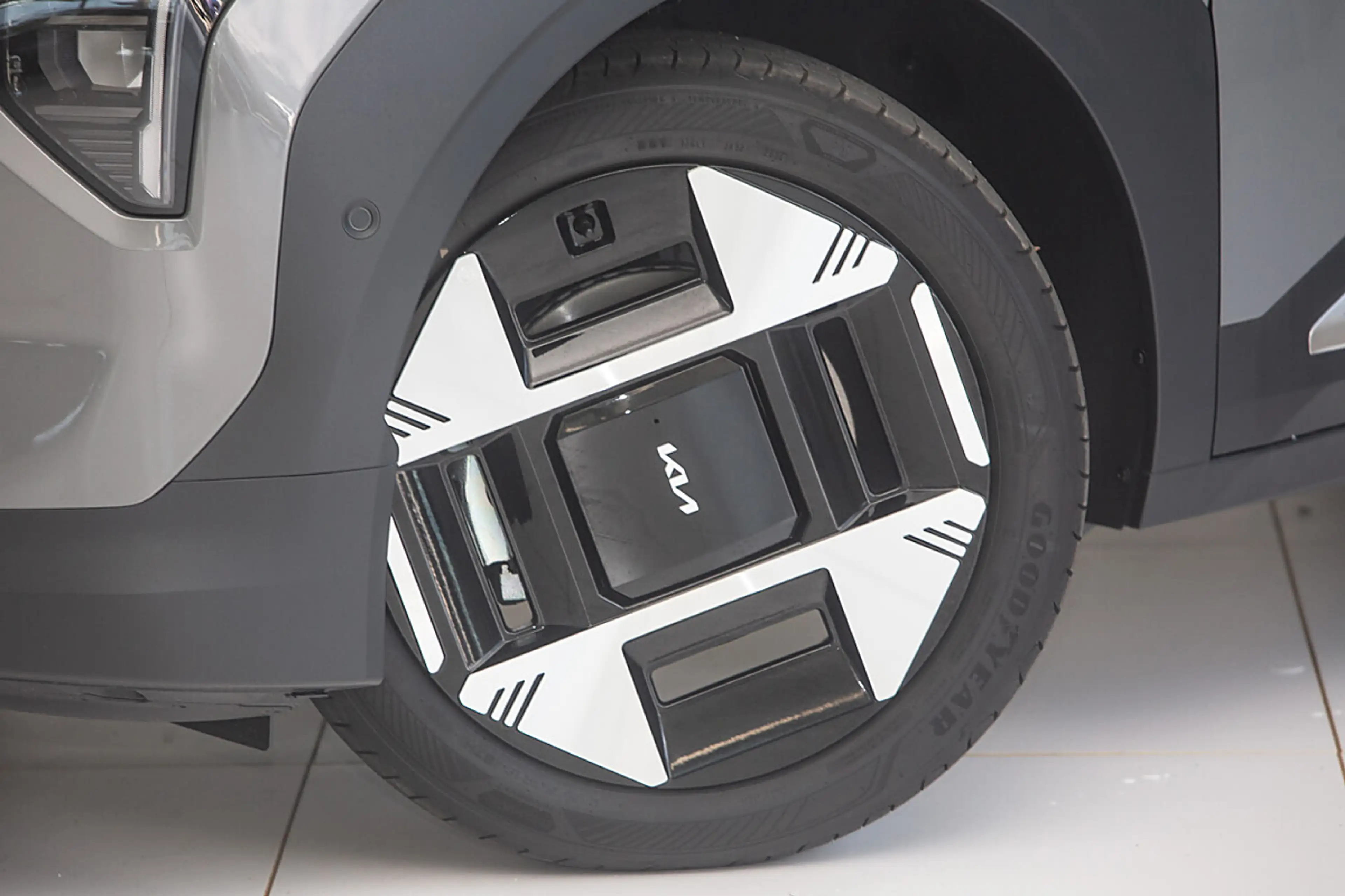 Kia EV3 AWD 81,4kWh Earth Plus — photo 4