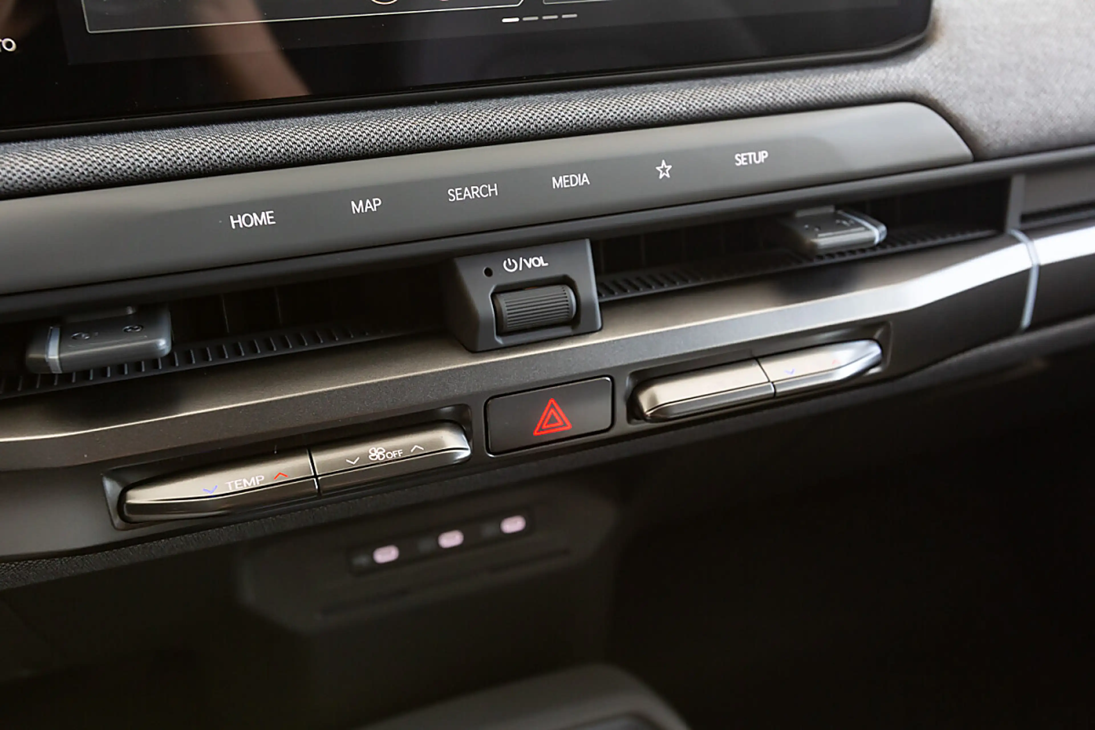 Kia EV3 AWD 81,4kWh Earth Plus — photo 9