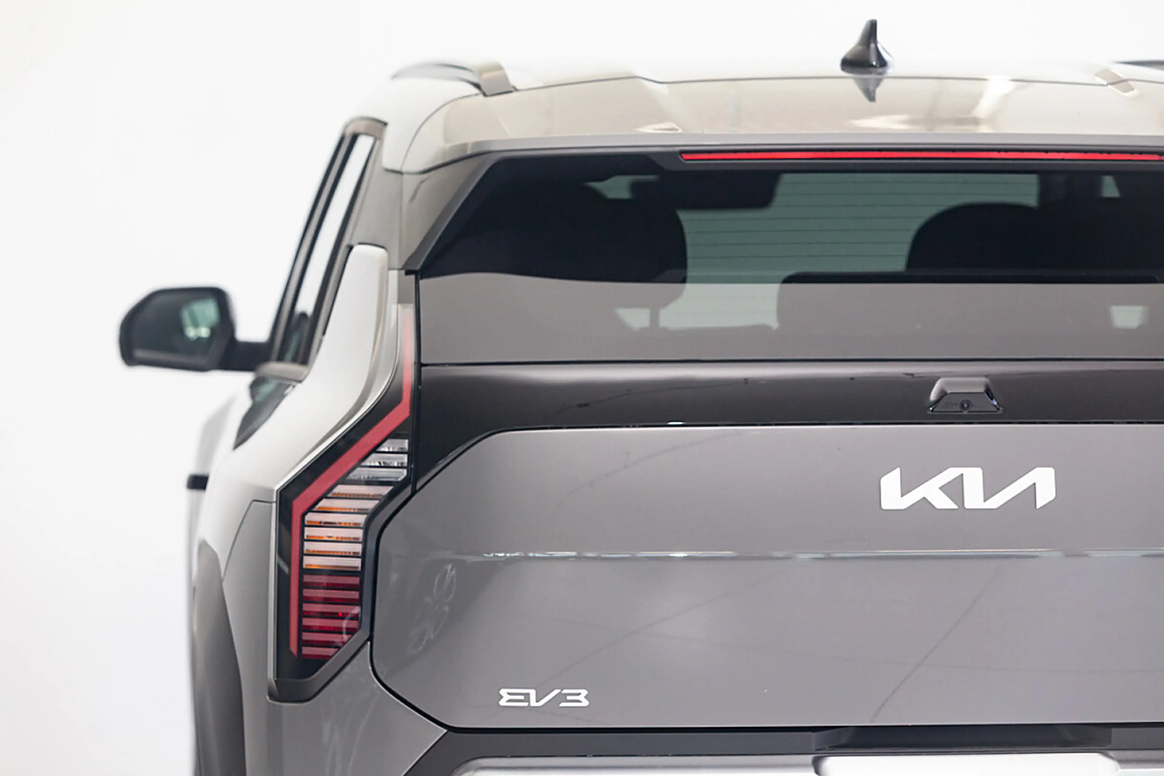 Kia EV3 AWD 81,4kWh Earth Plus — photo 3