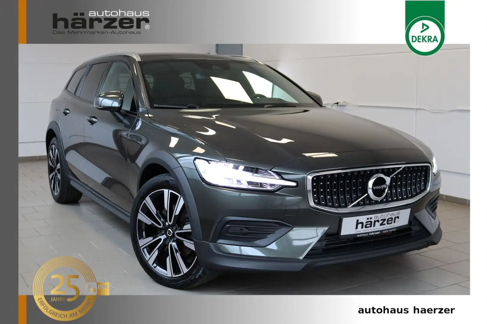 Volvo V60 Cross Country AWD Aut. *AHK*LED*NAV*Winterp. Grau - 1