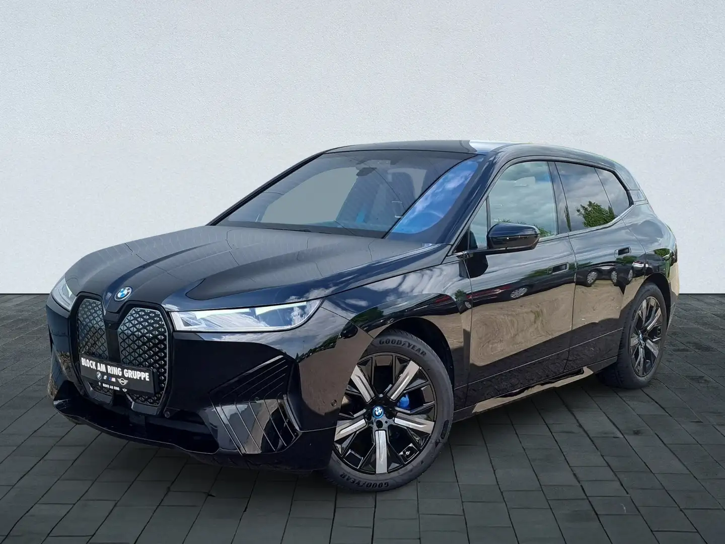 BMW iX xDrive40 Schwarz - 2