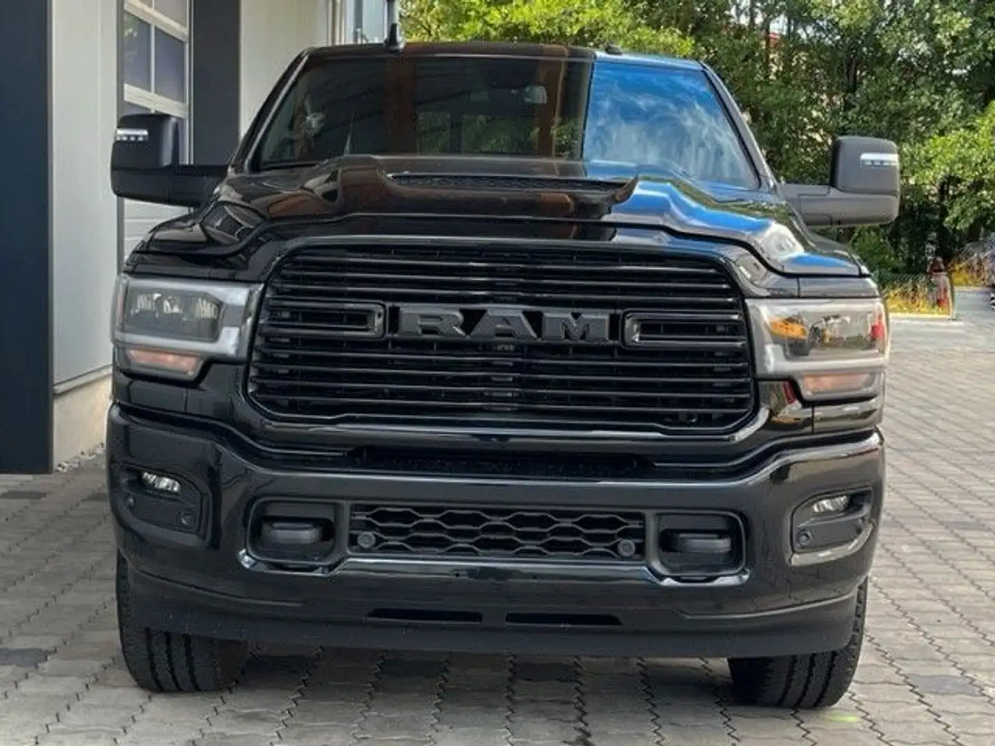 Dodge RAM 3500 Crew Cab Laramie 6.7l HO 3.99% Schwarz - 2