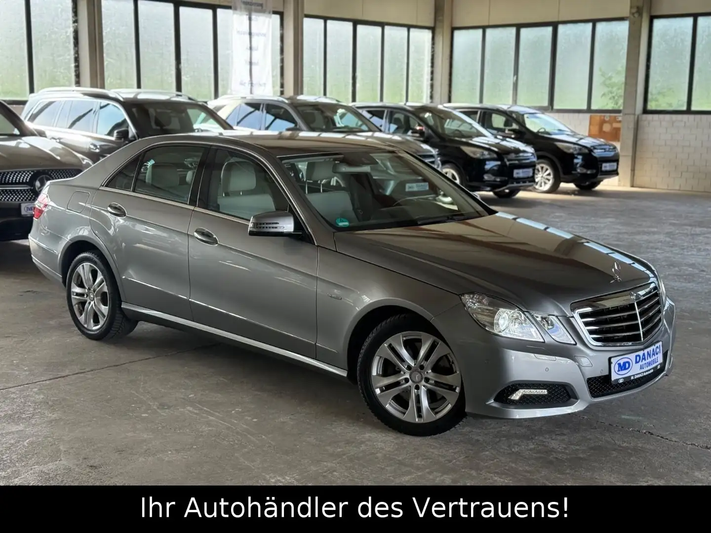 Mercedes-Benz E 350 Lim. CGI BlueEfficiency*Leder*Navi Xenon Silber - 1