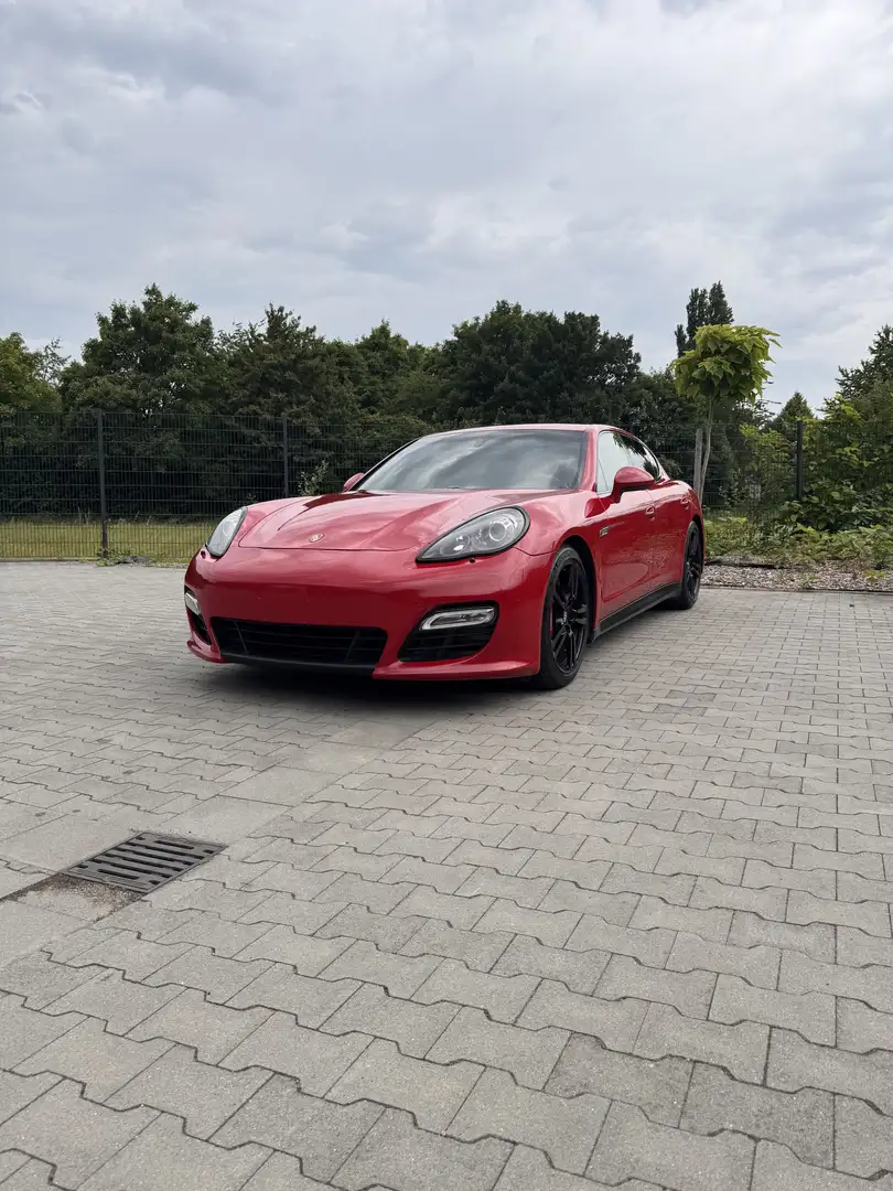 Porsche Panamera GTS PDK 970 crvena - 1