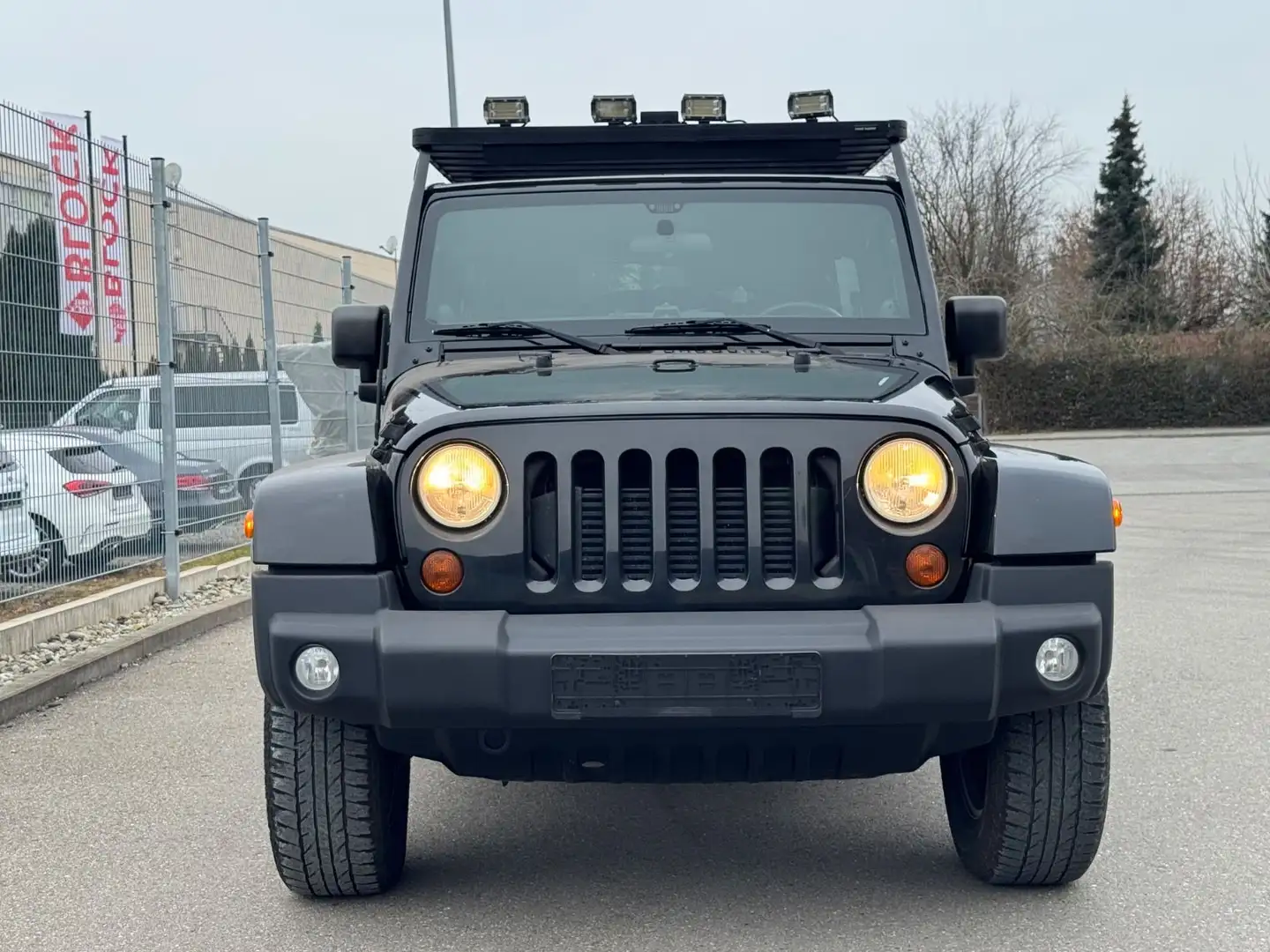 Jeep Wrangler Unlimited Sahara *Softtop*Navi*Offroad Schwarz - 2