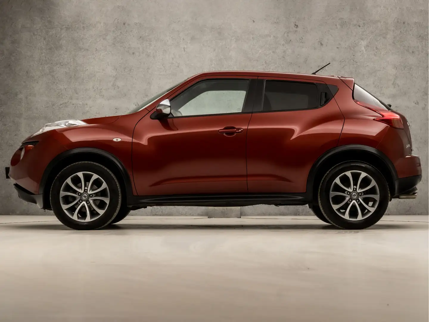 Nissan Juke 1.6 Tekna Automaat (NAVIGATIE, CAMERA, NAP, CLIMAT Rood - 2