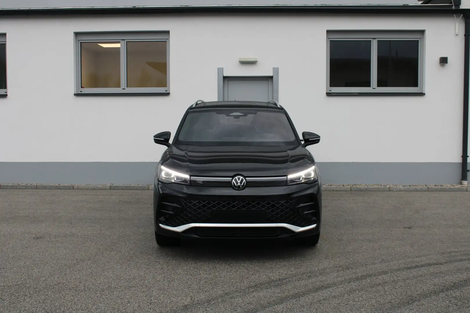 Volkswagen Tiguan R-Line TDI 4MOTION DSG Schwarz - 2