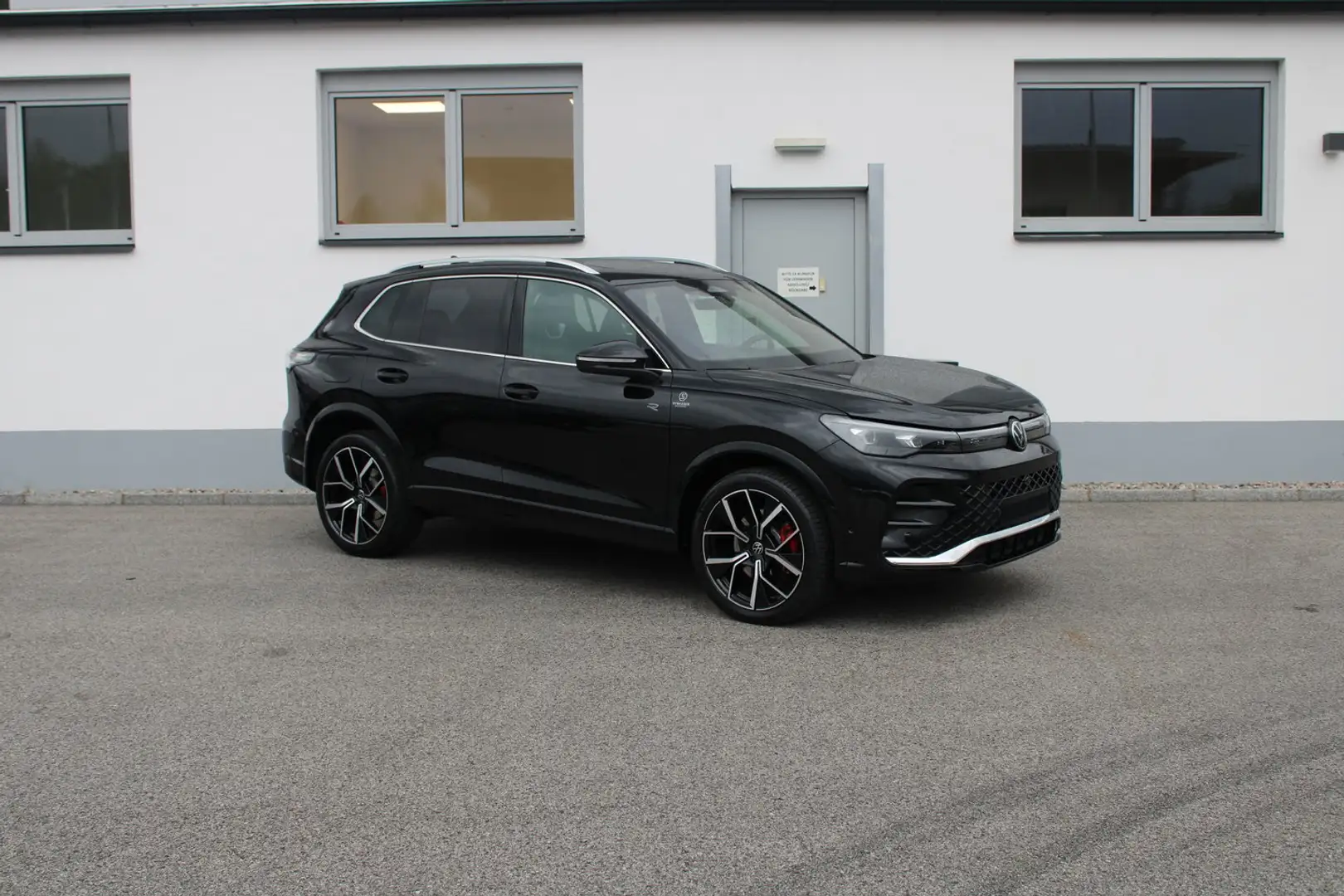 Volkswagen Tiguan R-Line TDI 4MOTION DSG Schwarz - 1