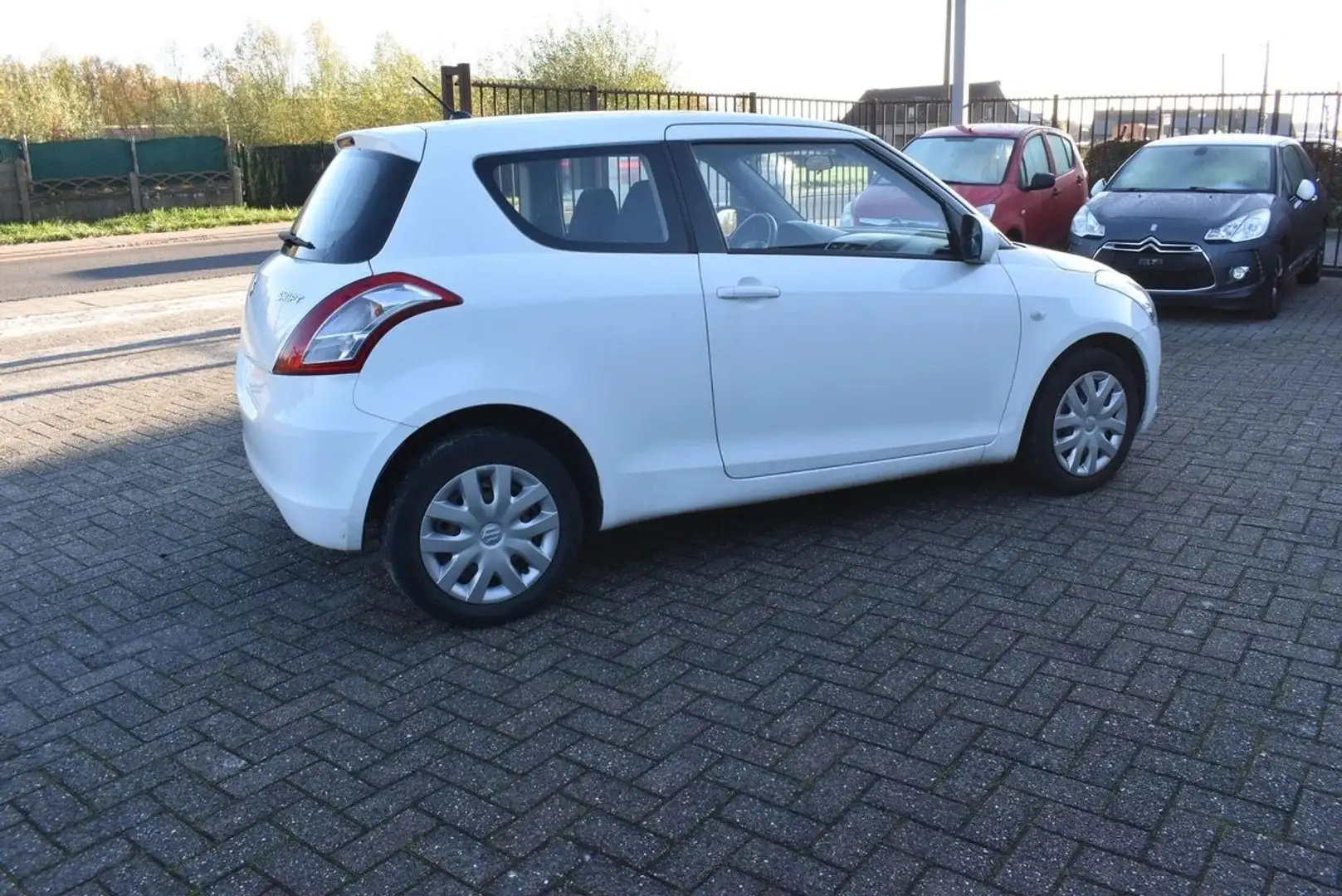 Suzuki Swift 1,2 VVT 16V 95CH / MOTEUR A CHAINE / EN ARRIVAGE Blanc - 1