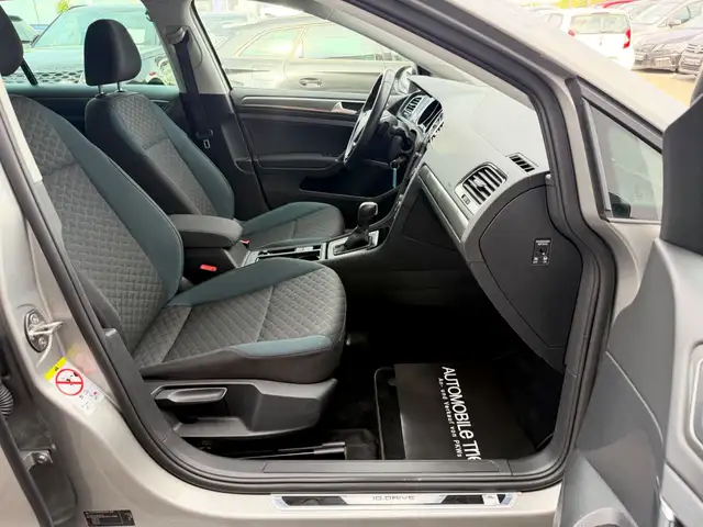 Volkswagen Golf view 11