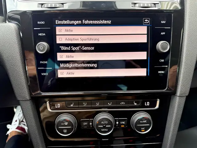 Volkswagen Golf view 18