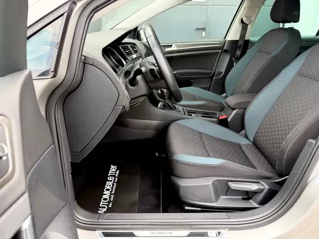 Volkswagen Golf view 9