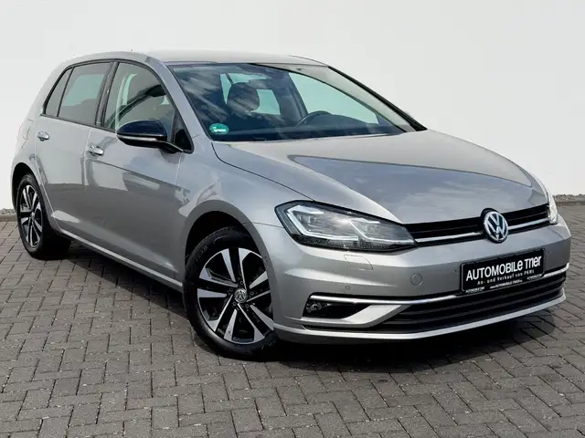 Volkswagen Golf view 3