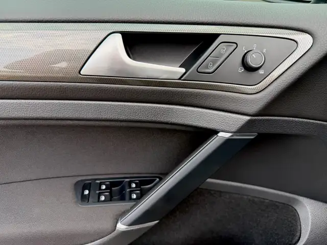 Volkswagen Golf view 21