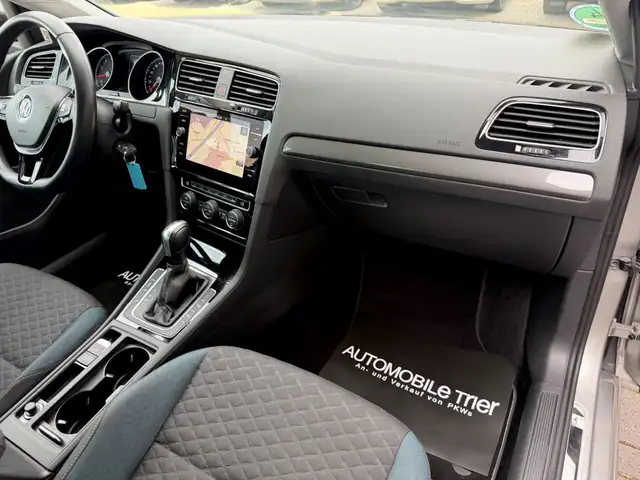 Volkswagen Golf view 12
