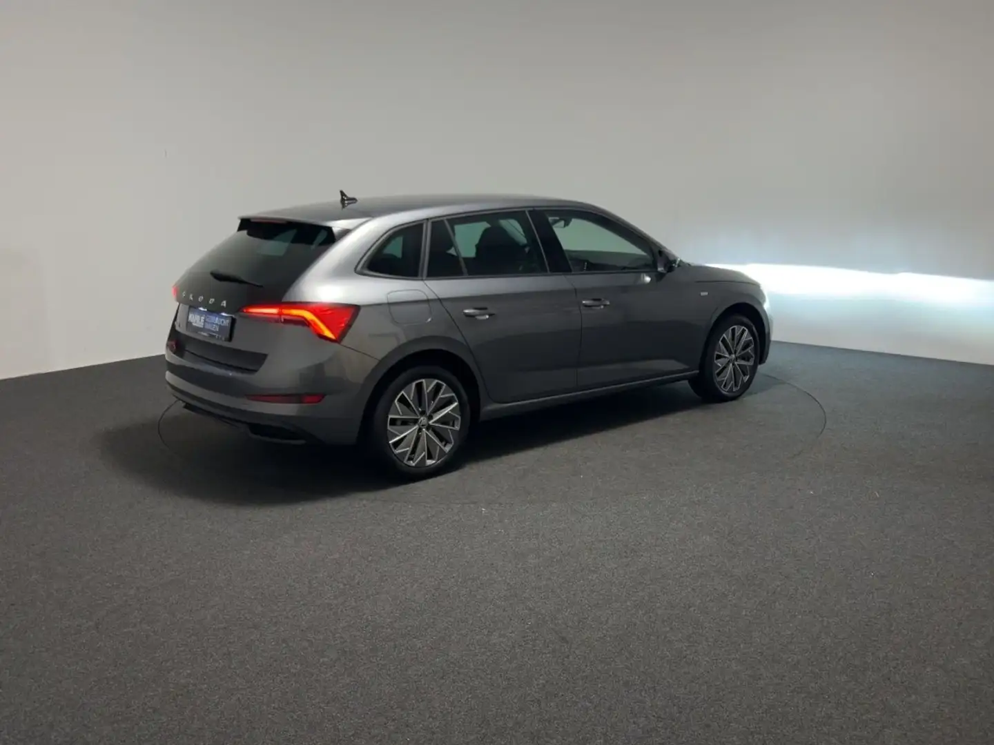 Skoda Scala 1.5 TSI DSG Tour Klima Einparkhilfe Sitzheizung Šedá - 2