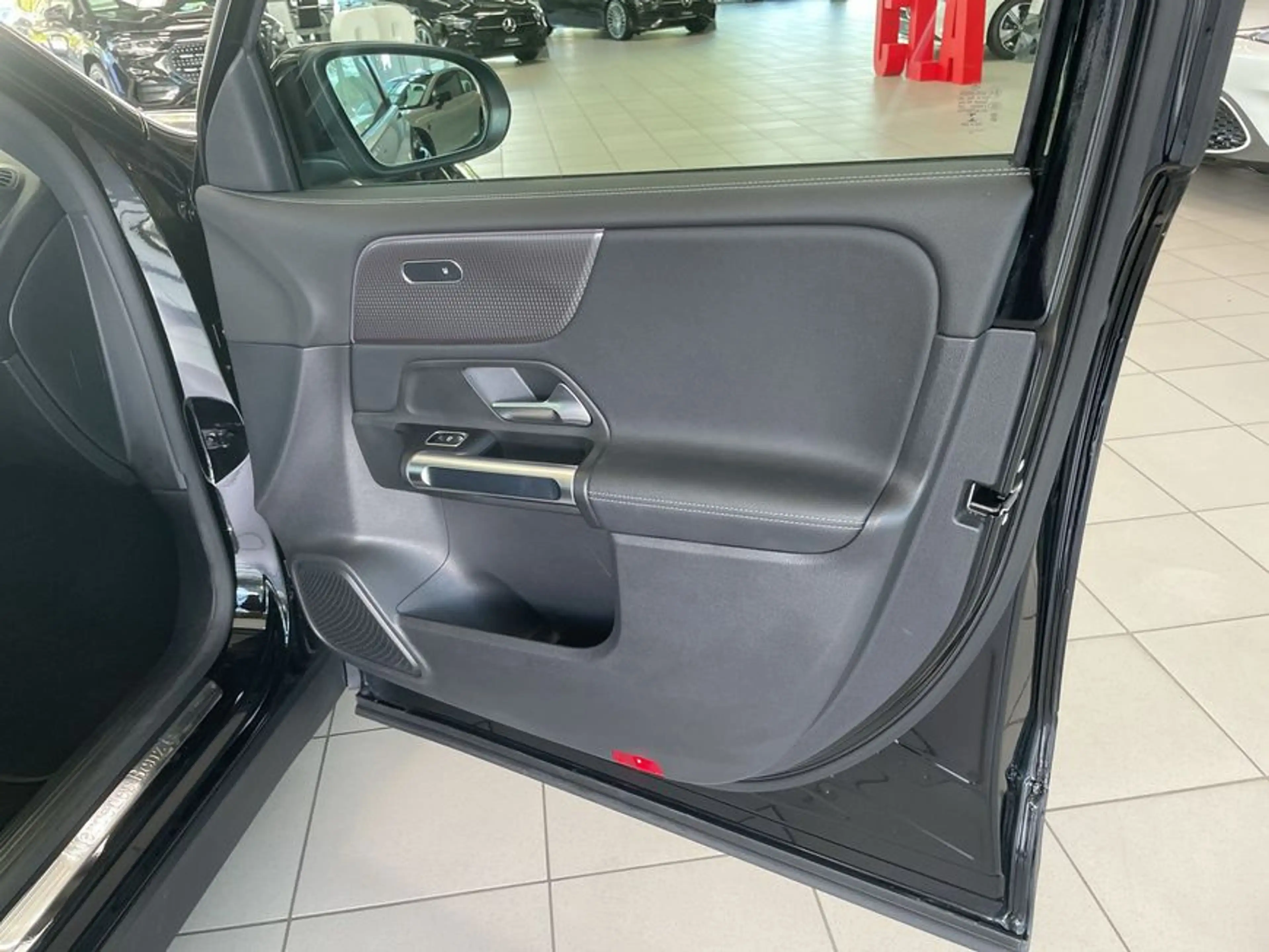 Mercedes-Benz EQB 300 EQB — photo 20