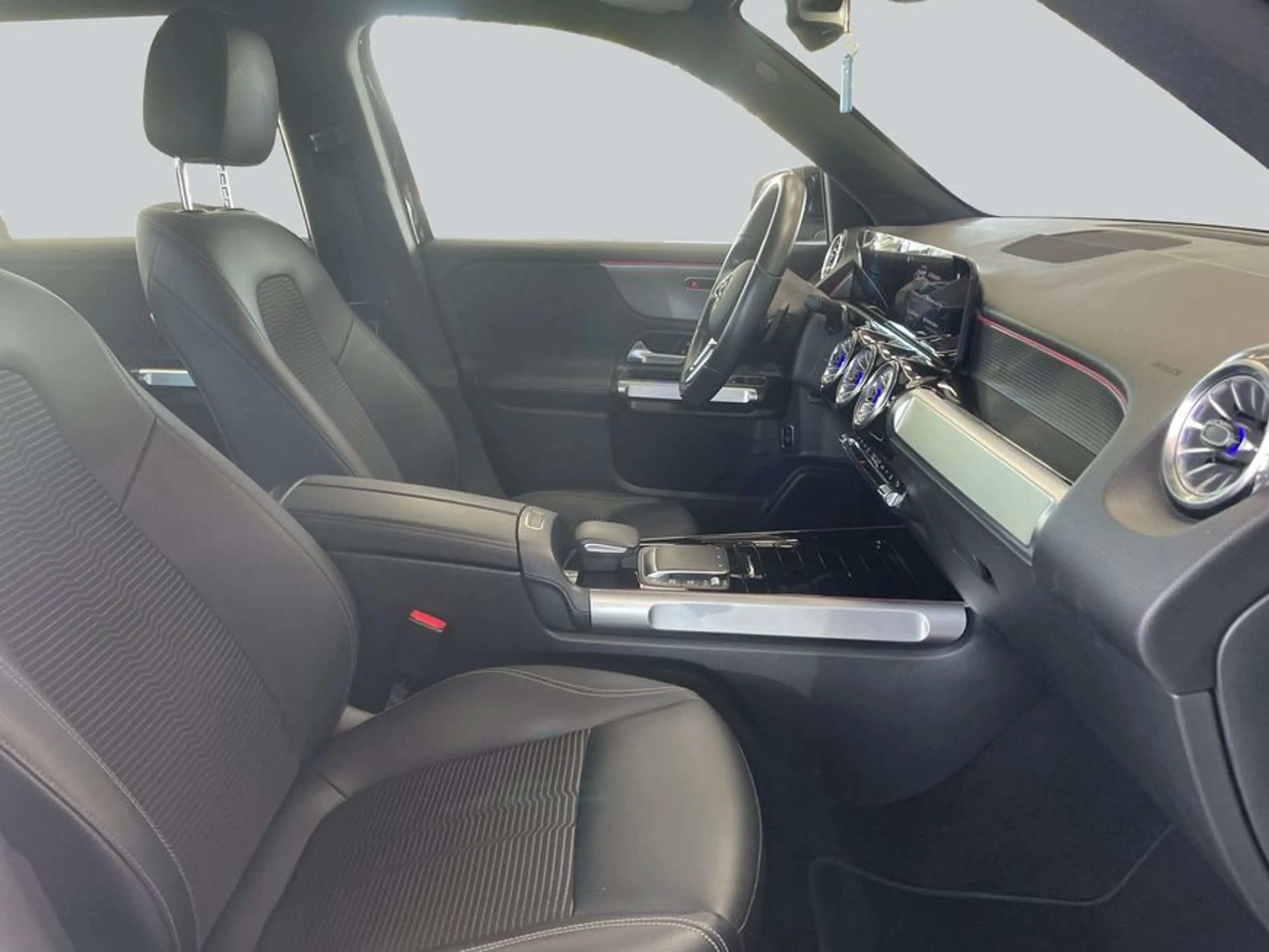 Mercedes-Benz EQB 300 EQB — photo 12