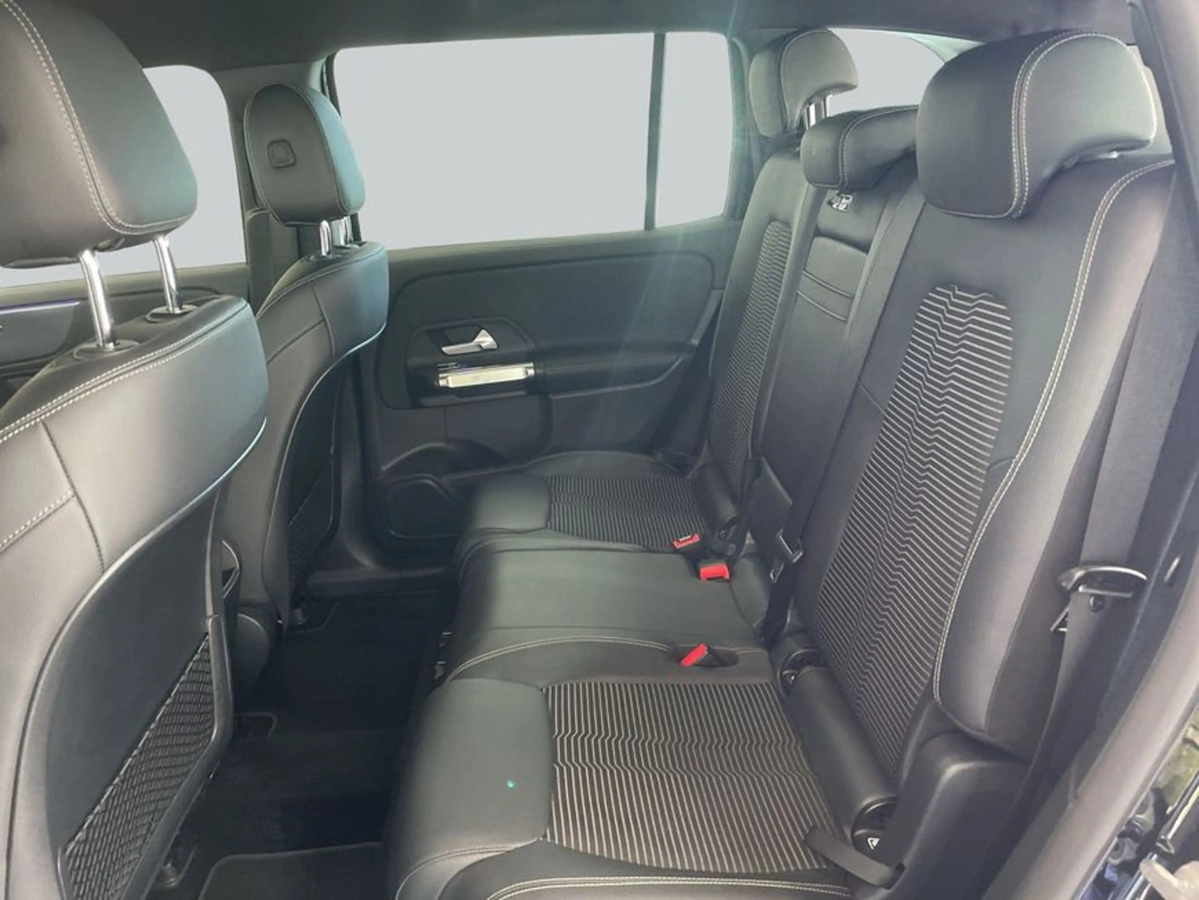 Mercedes-Benz EQB 300 EQB — photo 11