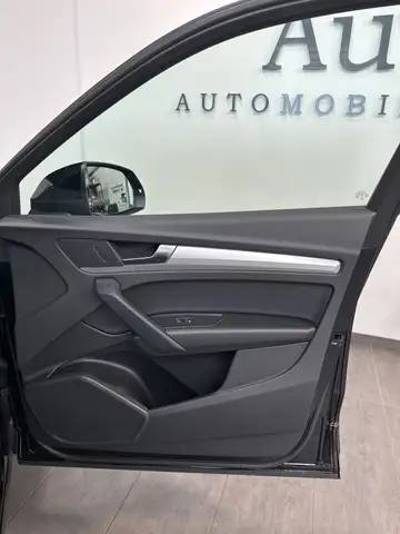 Audi Q5 view 10