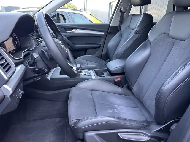 Audi Q5 view 12