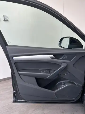 Audi Q5 view 9