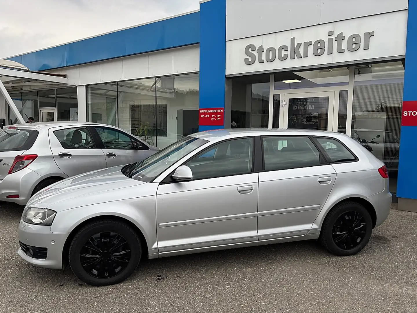 Audi A3 2,0 TDI DPF*XENON*TEMPO*SZH*PDC Silber - 2